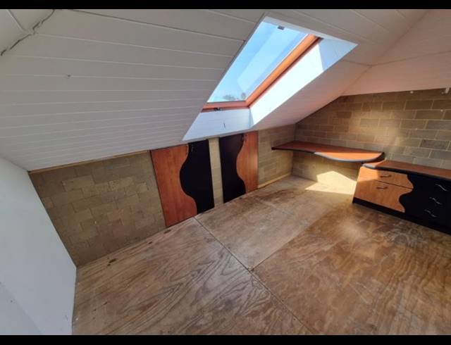 3 BEDROOM HOUSE TO LET IN WEST BEACH
